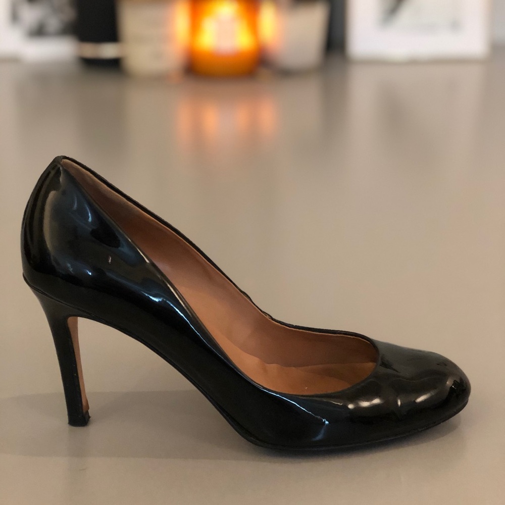 Ann Taylor round toe patent leather heels